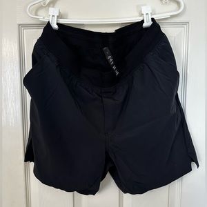 EUC Ten Thousand Size L Black 6.5” inseam w/ Liner